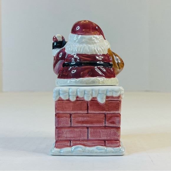 Santa on Chimney Salt and Pepper Shaker Set - Picture 7 of 8